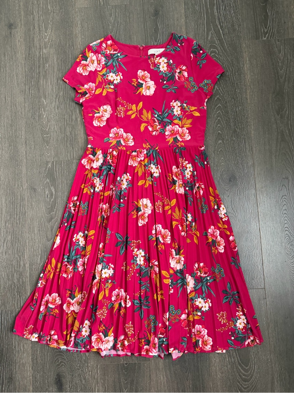LOFT Fuchsia Floral Fit-and-Flare pleated Midi Dress Flare Wedding Guest Size 8P - Picture 2 of 7